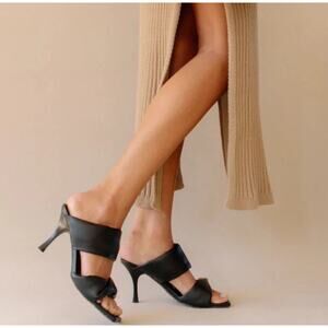 Alohas Puffy Twist Strap Sandals Black Leather Square Toe Heels Sz 38 / 7.5